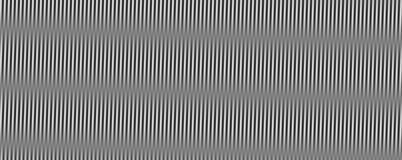同じ間隔の縞を4度だけ傾けて重ねた画像。縞が濃く見える帯と薄く消えかける帯が、大きな縞のように周期的に並んでいる
